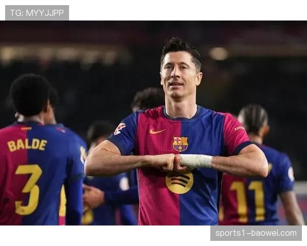 巴萨前场压迫强度保持九十分钟 莱万回撤参与组织效果显著 巴萨前场压迫强度保持九十分钟 莱万回撤参与组织效果显著